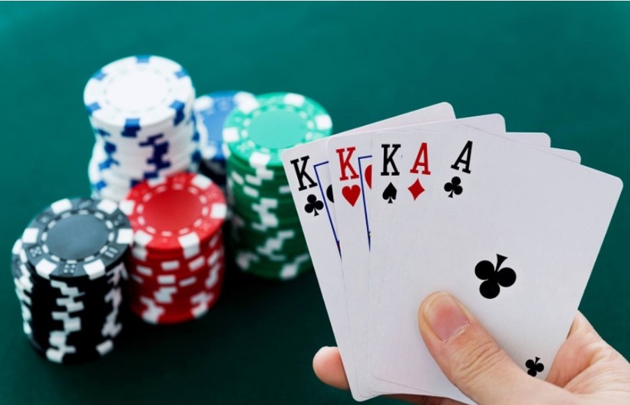 Luật chơi poker tại F8bet như thế nào?
