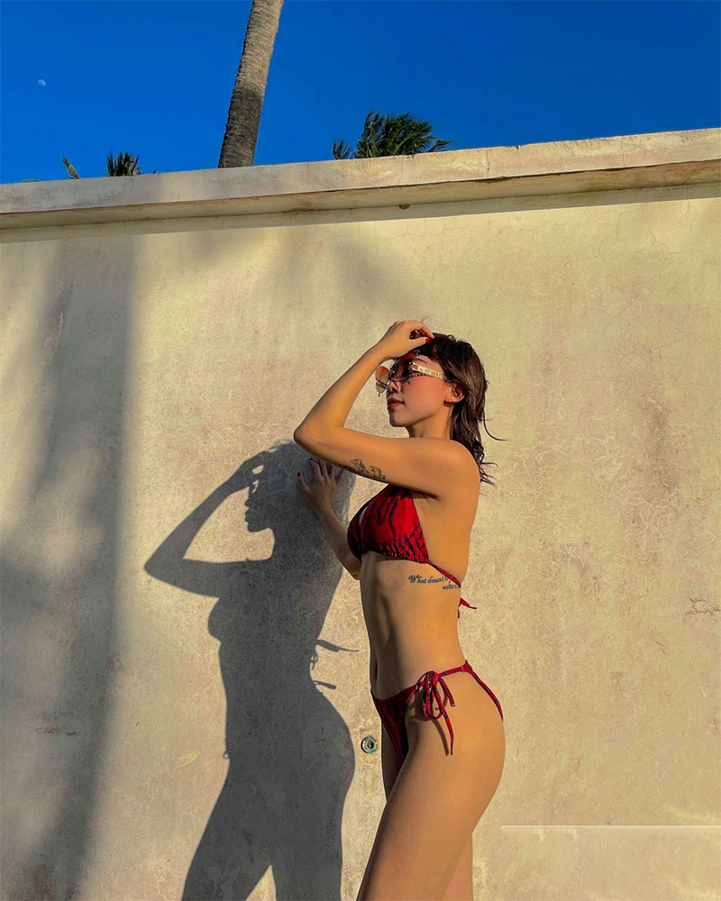Hình ảnh ca sĩ Tóc Tiên mặc bikini siêu nóng bỏng 
